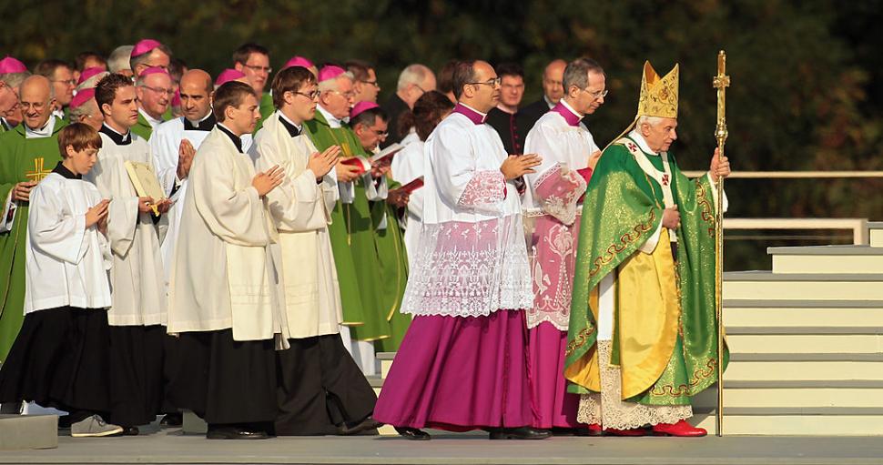 Cum a devenit Papa Francisc un simbol neașteptat al modei și cum a ajuns să fie desemnat „cel mai bine îmbrăcat bărbat” 967627