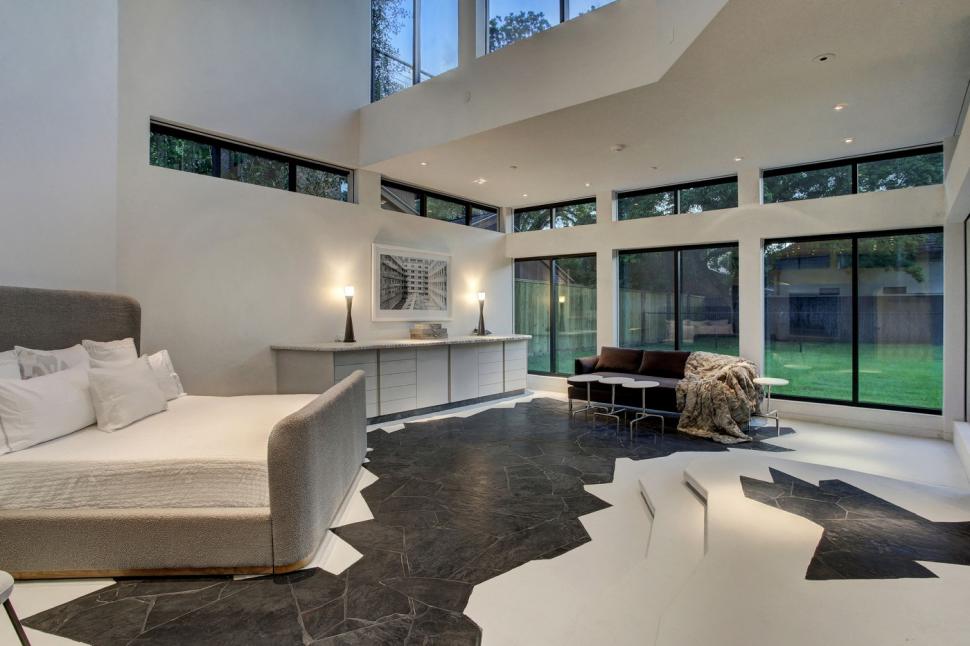  Lumea este fascinată de o casă cu un aspect bizar, care tocmai s-a vândut cu o sumă uriașă. Cum arată în interior 967499