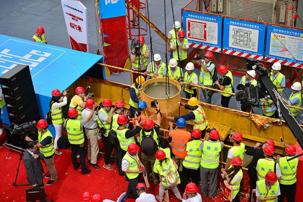  Construcţia celui mai înalt zgârie-noi abandonat din lume va fi reluată după 10 ani 967836