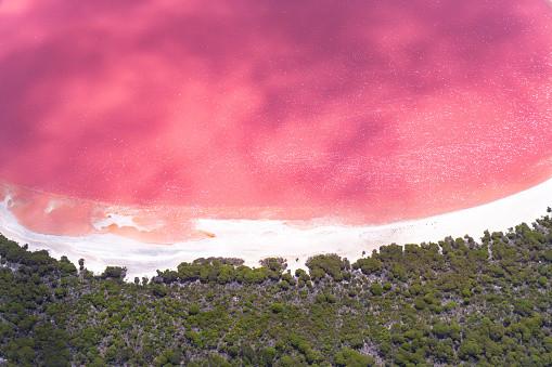 24 de locuri de pe Pământ care nu par reale: munți curcubeu, lacuri roz și peisaje extraterestre 967035