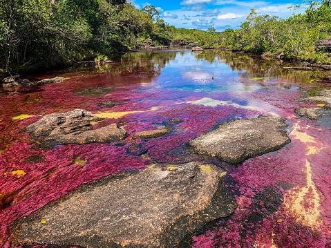 24 de locuri de pe Pământ care nu par reale: munți curcubeu, lacuri roz și peisaje extraterestre 967039