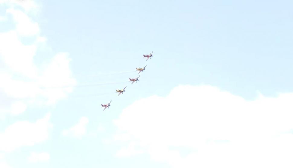 "Podul de flori" de peste Prut a fost survolat de avioanele "Șoimilor României". Sute de români au participat la inaugurarea lucrărilor 968114