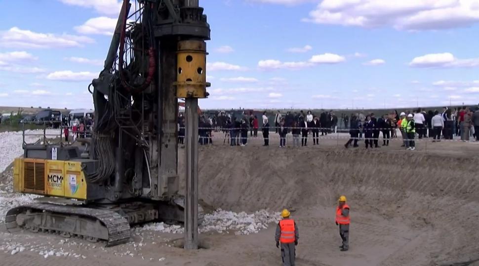 "Podul de flori" de peste Prut a fost survolat de avioanele "Șoimilor României". Sute de români au participat la inaugurarea lucrărilor 968115