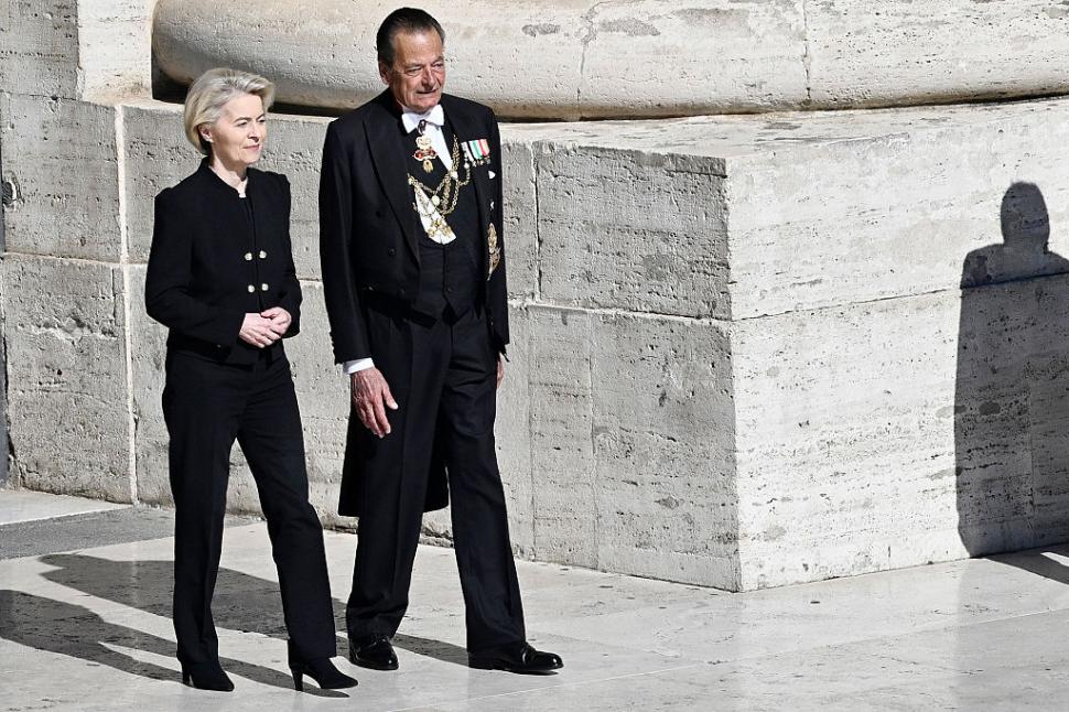 Război și pace în Basilica San Pietro. Ce nu s-a văzut la televizor de la înmormântarea Papei Francisc 968055