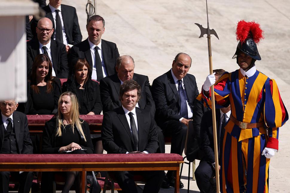 Război și pace în Basilica San Pietro. Ce nu s-a văzut la televizor de la înmormântarea Papei Francisc 968059