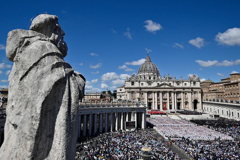 Război și pace în Basilica San Pietro. Ce nu s-a văzut la televizor de la înmormântarea Papei Francisc 968063