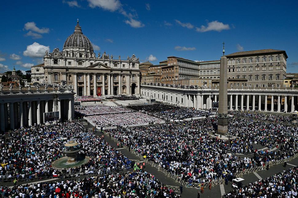 Război și pace în Basilica San Pietro. Ce nu s-a văzut la televizor de la înmormântarea Papei Francisc 968066
