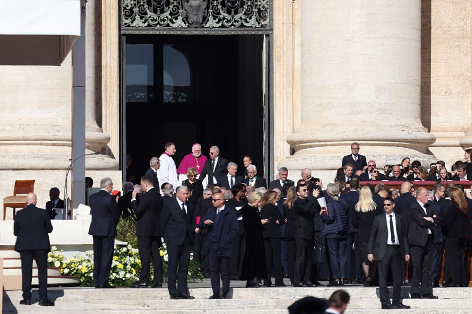 Război și pace în Basilica San Pietro. Ce nu s-a văzut la televizor de la înmormântarea Papei Francisc 968077