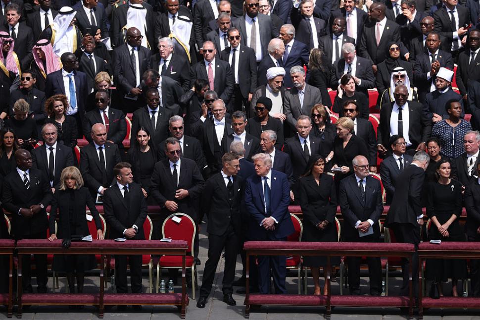 Război și pace în Basilica San Pietro. Ce nu s-a văzut la televizor de la înmormântarea Papei Francisc 968080