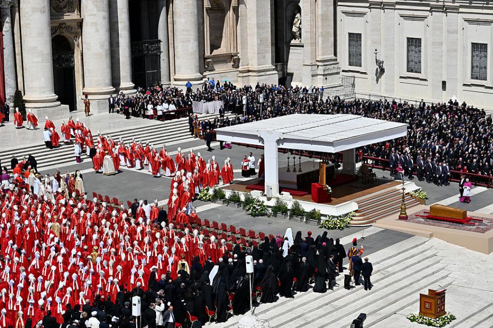 Război și pace în Basilica San Pietro. Ce nu s-a văzut la televizor de la înmormântarea Papei Francisc 968083