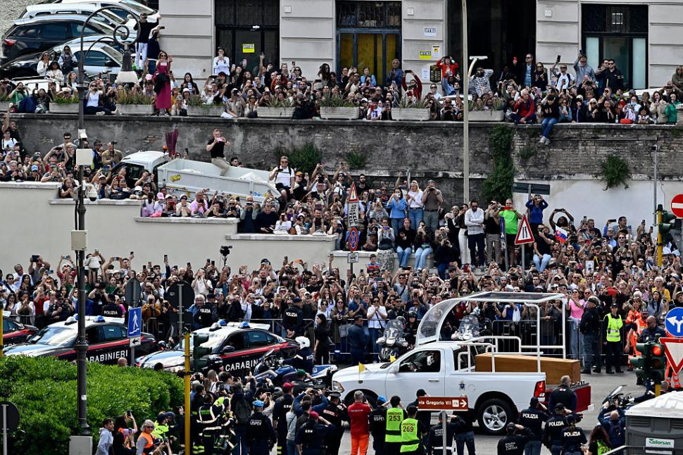 Război și pace în Basilica San Pietro. Ce nu s-a văzut la televizor de la înmormântarea Papei Francisc 968085