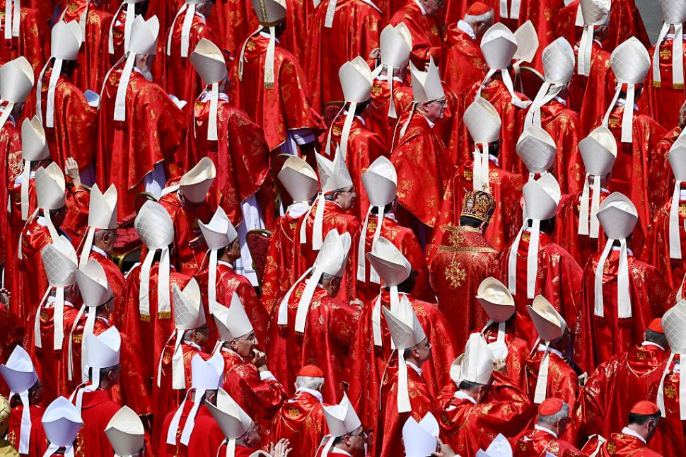 Război și pace în Basilica San Pietro. Ce nu s-a văzut la televizor de la înmormântarea Papei Francisc 968087