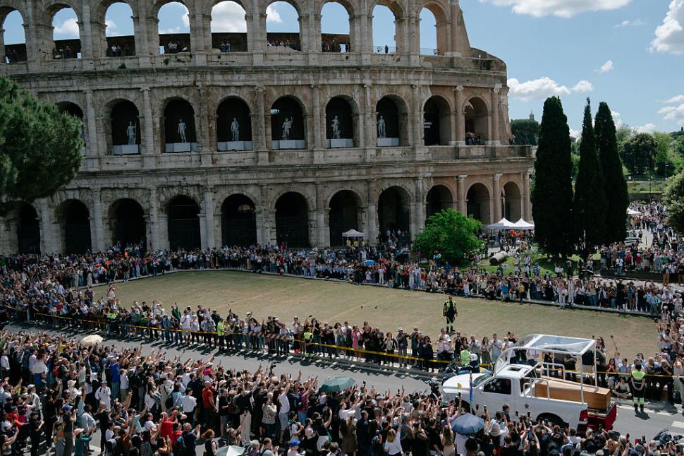 Război și pace în Basilica San Pietro. Ce nu s-a văzut la televizor de la înmormântarea Papei Francisc 968093
