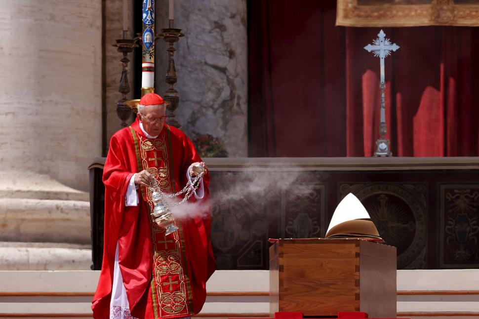 Război și pace în Basilica San Pietro. Ce nu s-a văzut la televizor de la înmormântarea Papei Francisc 968094