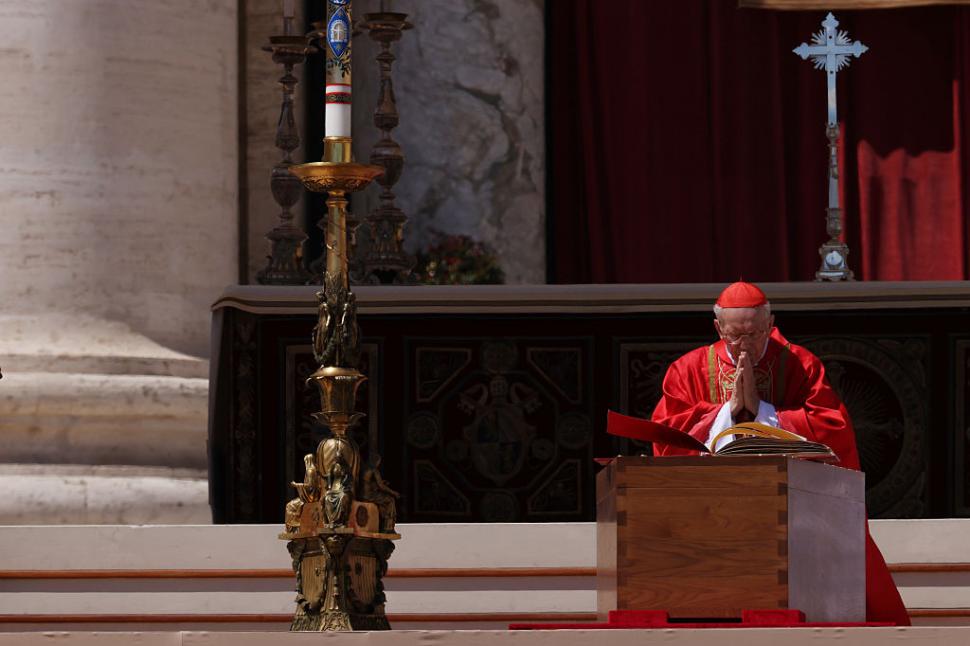 Război și pace în Basilica San Pietro. Ce nu s-a văzut la televizor de la înmormântarea Papei Francisc 968095