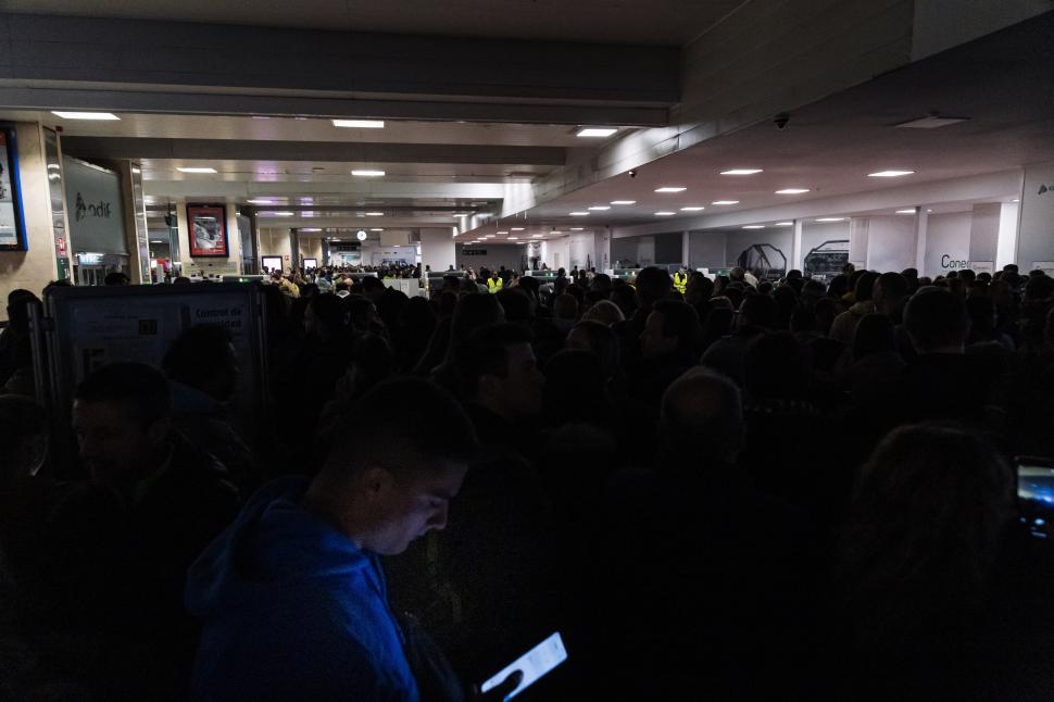 Haos total în Spania din cauza blackout-ului: Orașe paralizate, trenuri blocate în câmp, aeroporturi închise și spitale în beznă 968461