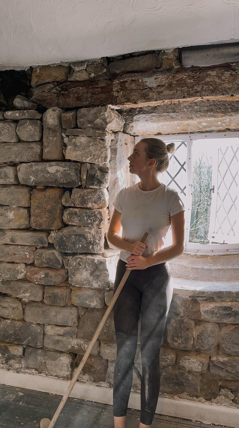 O femeie a găsit oase umane în pereții casei sale, apoi a descoperit un secret înfiorător 968480