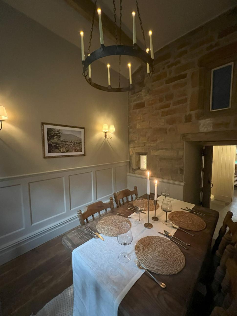 O femeie a găsit oase umane în pereții casei sale, apoi a descoperit un secret înfiorător 968484