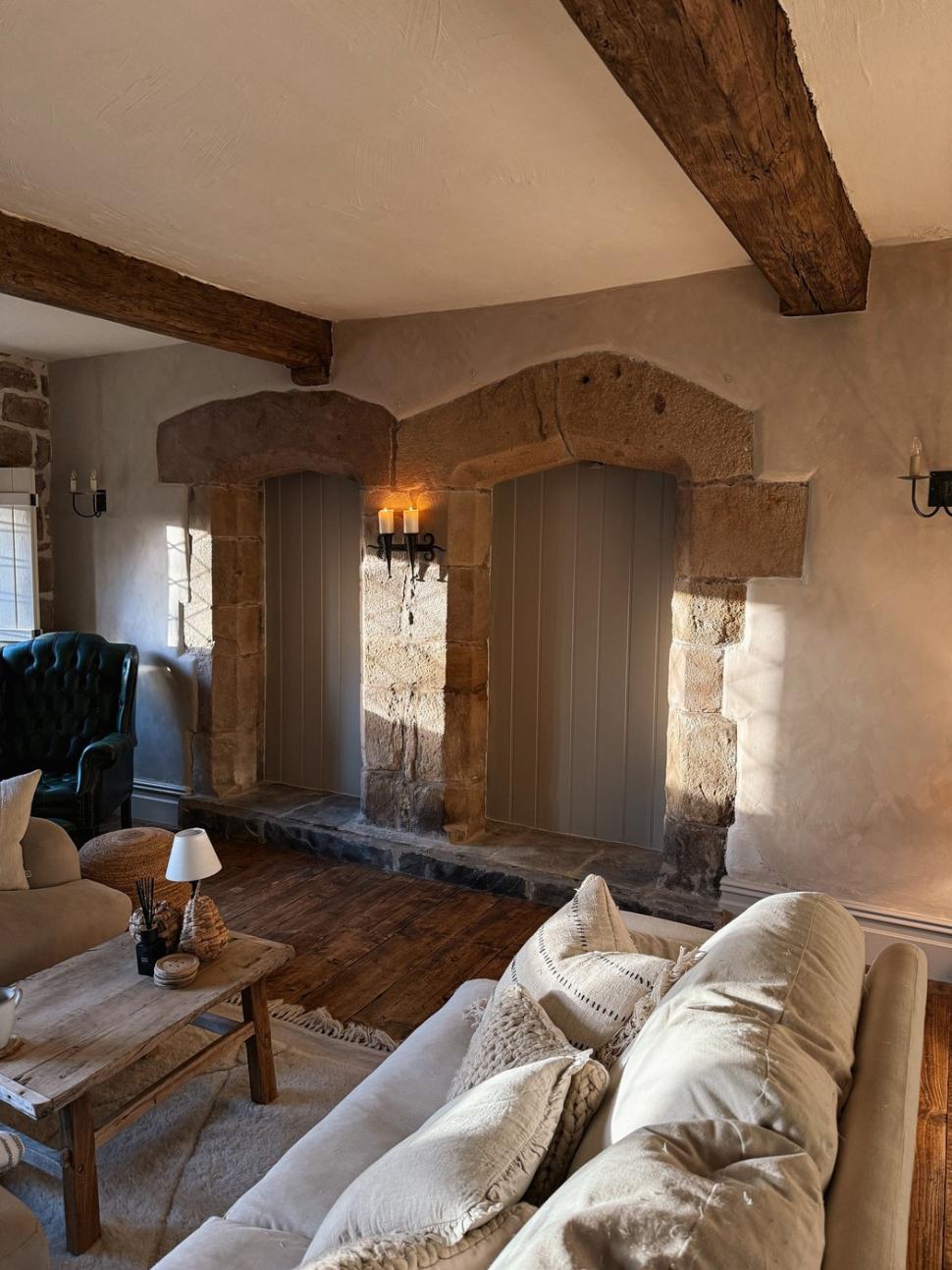 O femeie a găsit oase umane în pereții casei sale, apoi a descoperit un secret înfiorător 968486