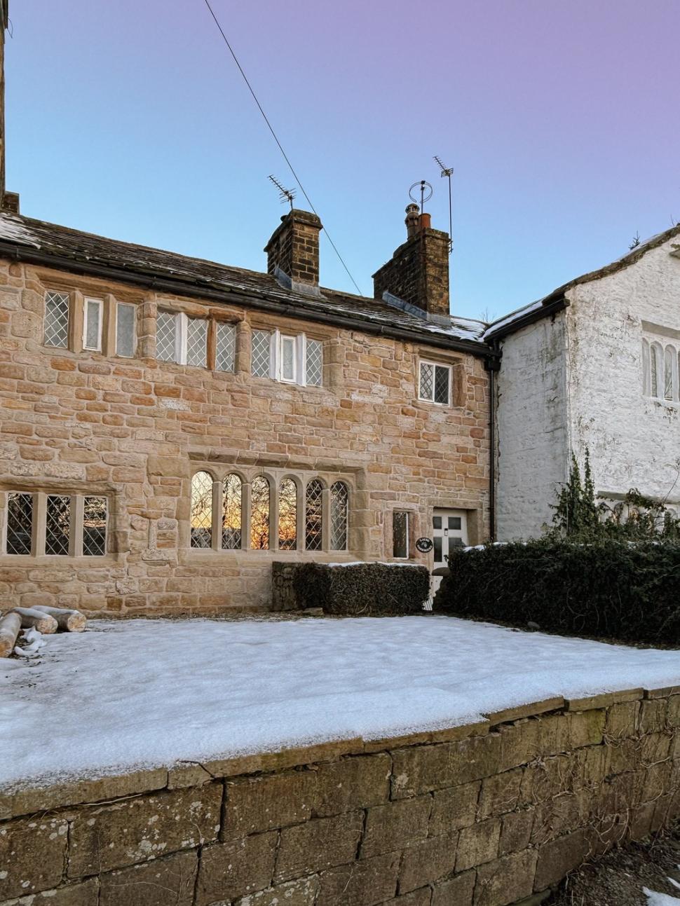 O femeie a găsit oase umane în pereții casei sale, apoi a descoperit un secret înfiorător 968487