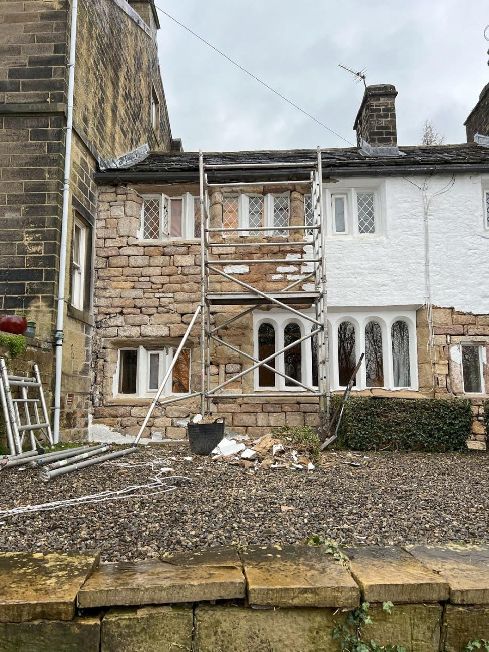 O femeie a găsit oase umane în pereții casei sale, apoi a descoperit un secret înfiorător 968491