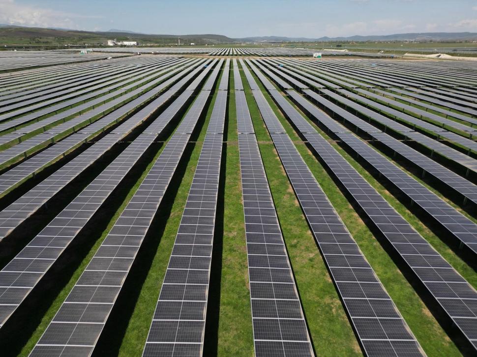 A fost finalizat cel mai mare parc fotovoltaic finanţat prin PNRR de Ministerul Energiei. Cum arată proiectul de 55 de milioane de euro 968696