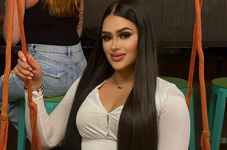 O fetiță de 3 ani a fost găsită alergând într-o parcare cu sânge pe față. Apoi mama ei a fost găsită moartă, în mașină 968660