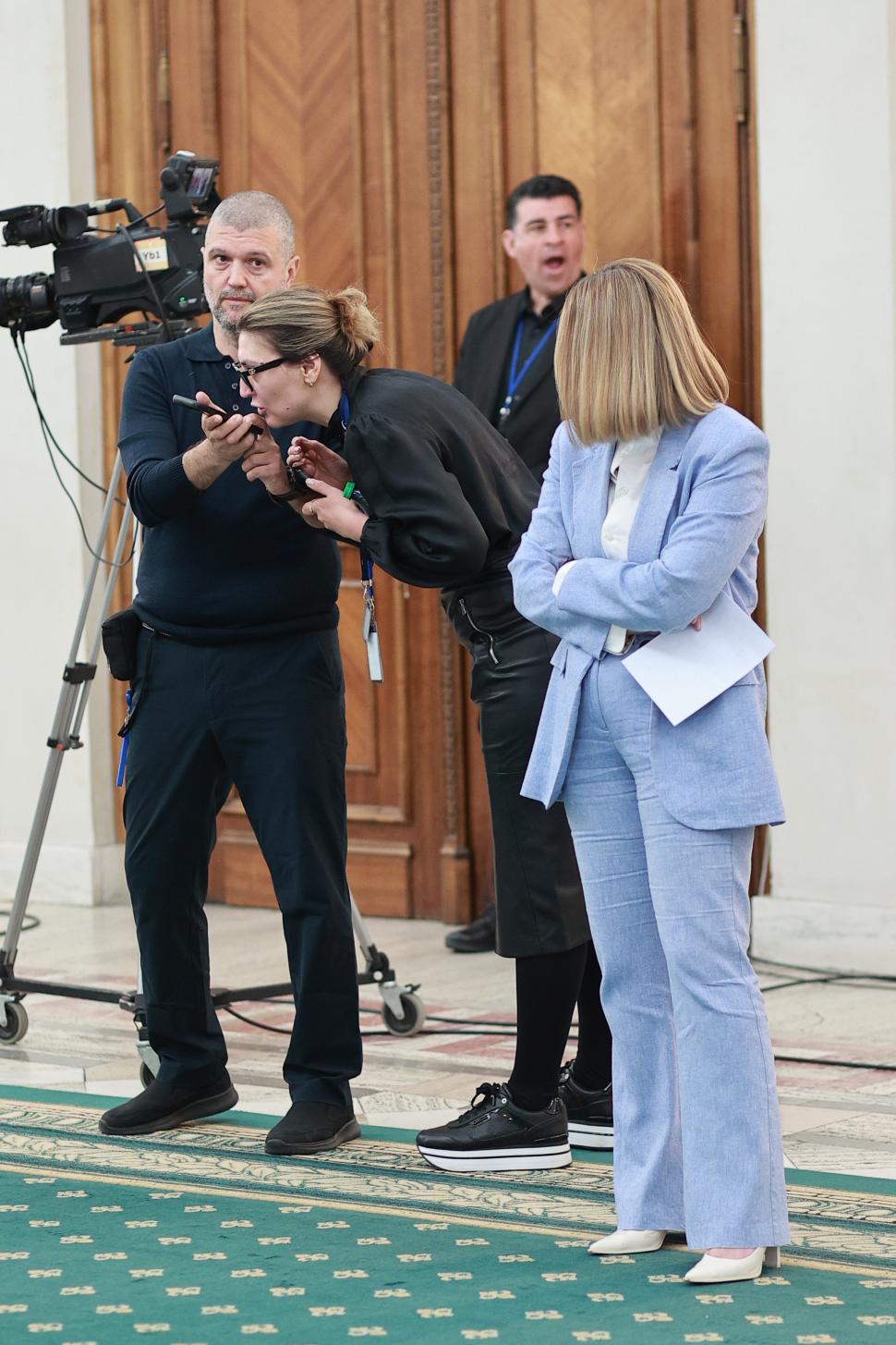 Culisele celei mai importante dezbateri înaintea alegerilor prezidențiale. Ce nu s-a văzut la televizor 969018