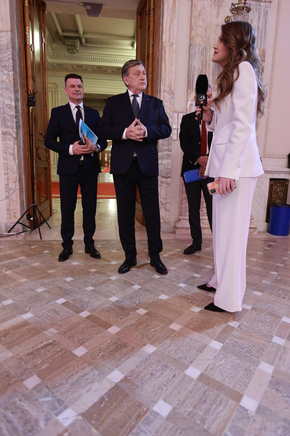 Culisele celei mai importante dezbateri înaintea alegerilor prezidențiale. Ce nu s-a văzut la televizor 969073