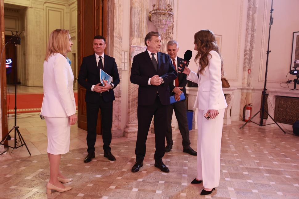 Culisele celei mai importante dezbateri înaintea alegerilor prezidențiale. Ce nu s-a văzut la televizor 969085