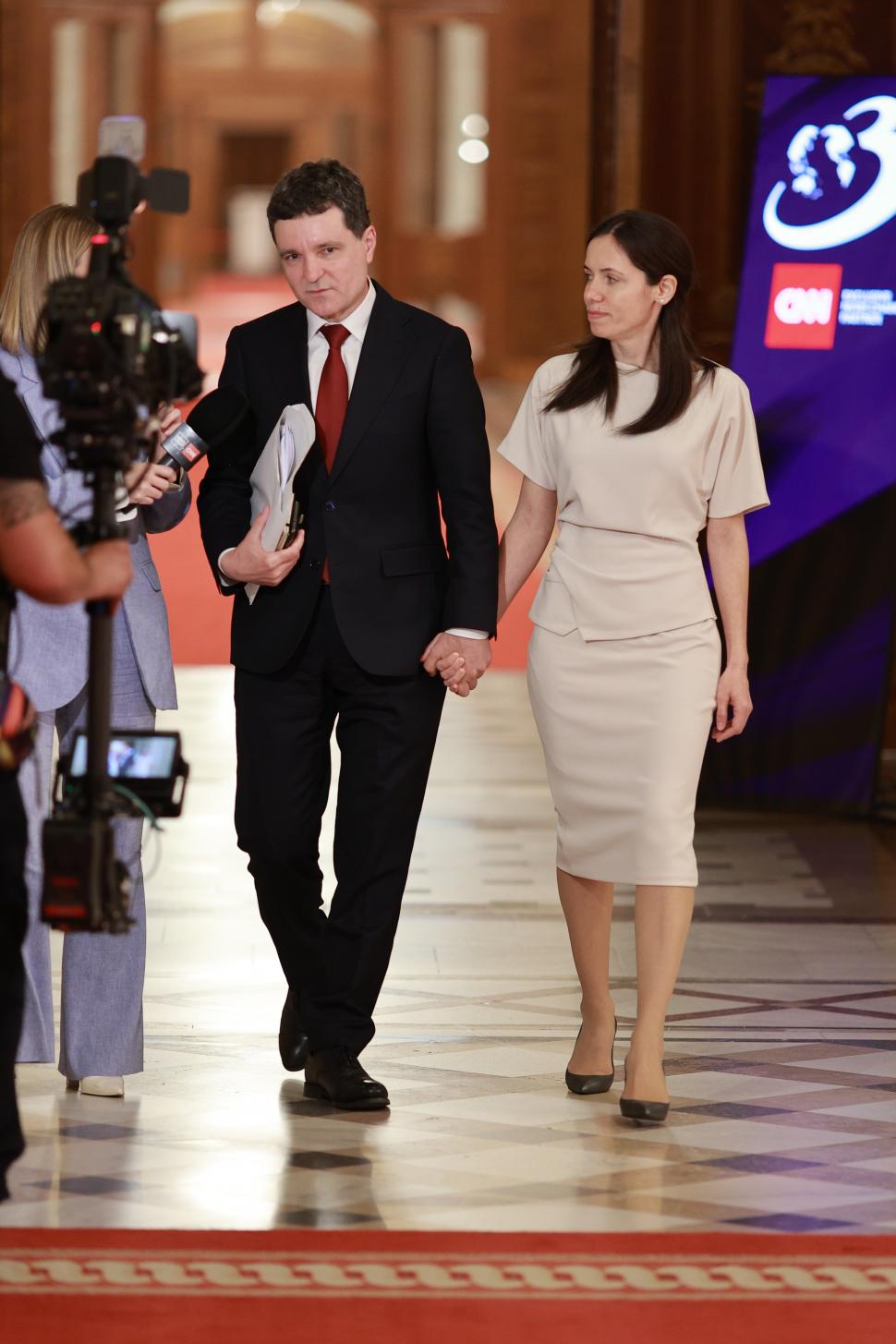 Culisele celei mai importante dezbateri înaintea alegerilor prezidențiale. Ce nu s-a văzut la televizor 969096