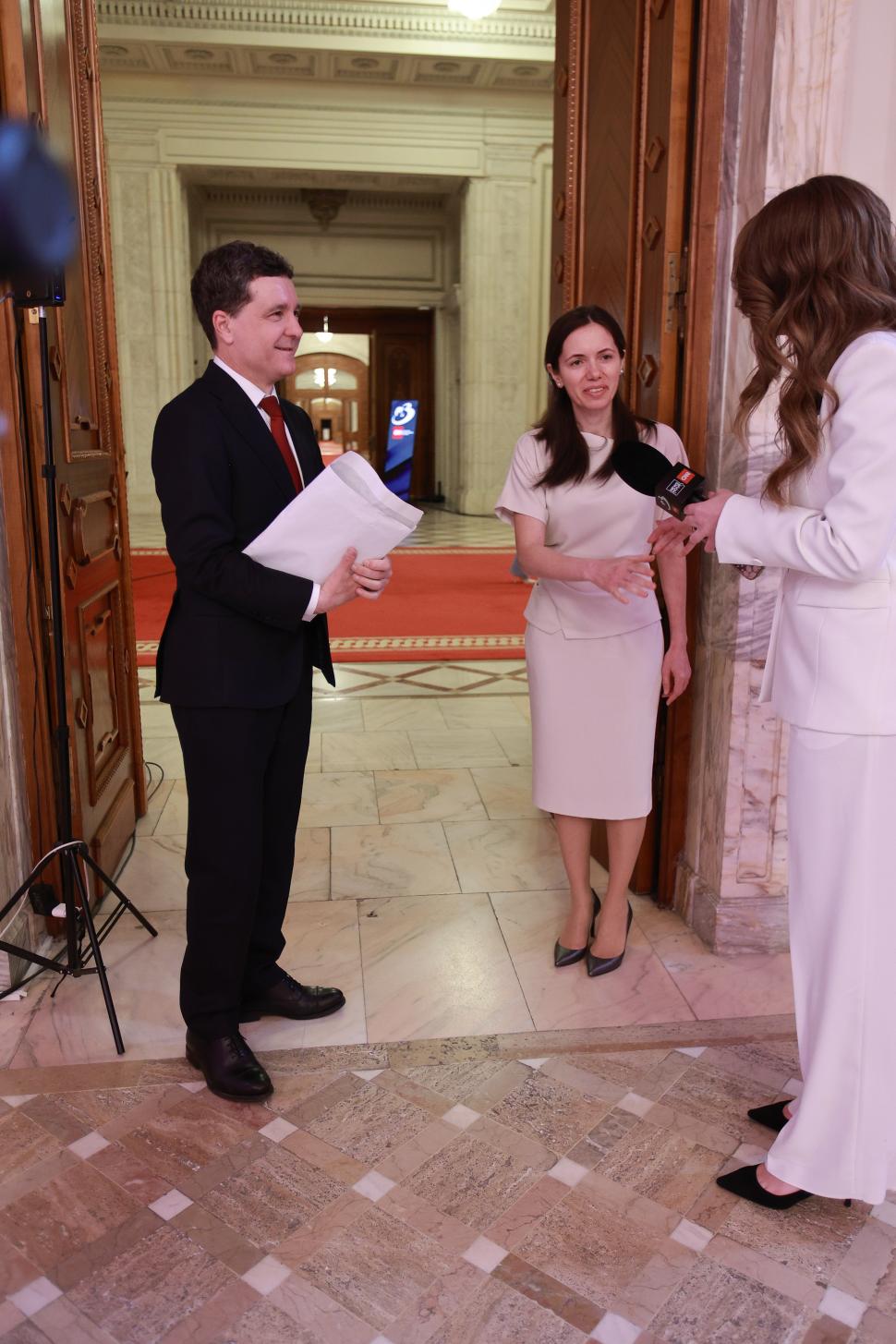 Culisele celei mai importante dezbateri înaintea alegerilor prezidențiale. Ce nu s-a văzut la televizor 969103