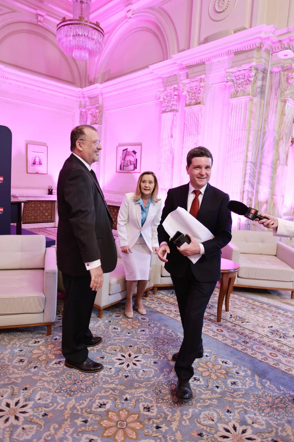 Culisele celei mai importante dezbateri înaintea alegerilor prezidențiale. Ce nu s-a văzut la televizor 969104