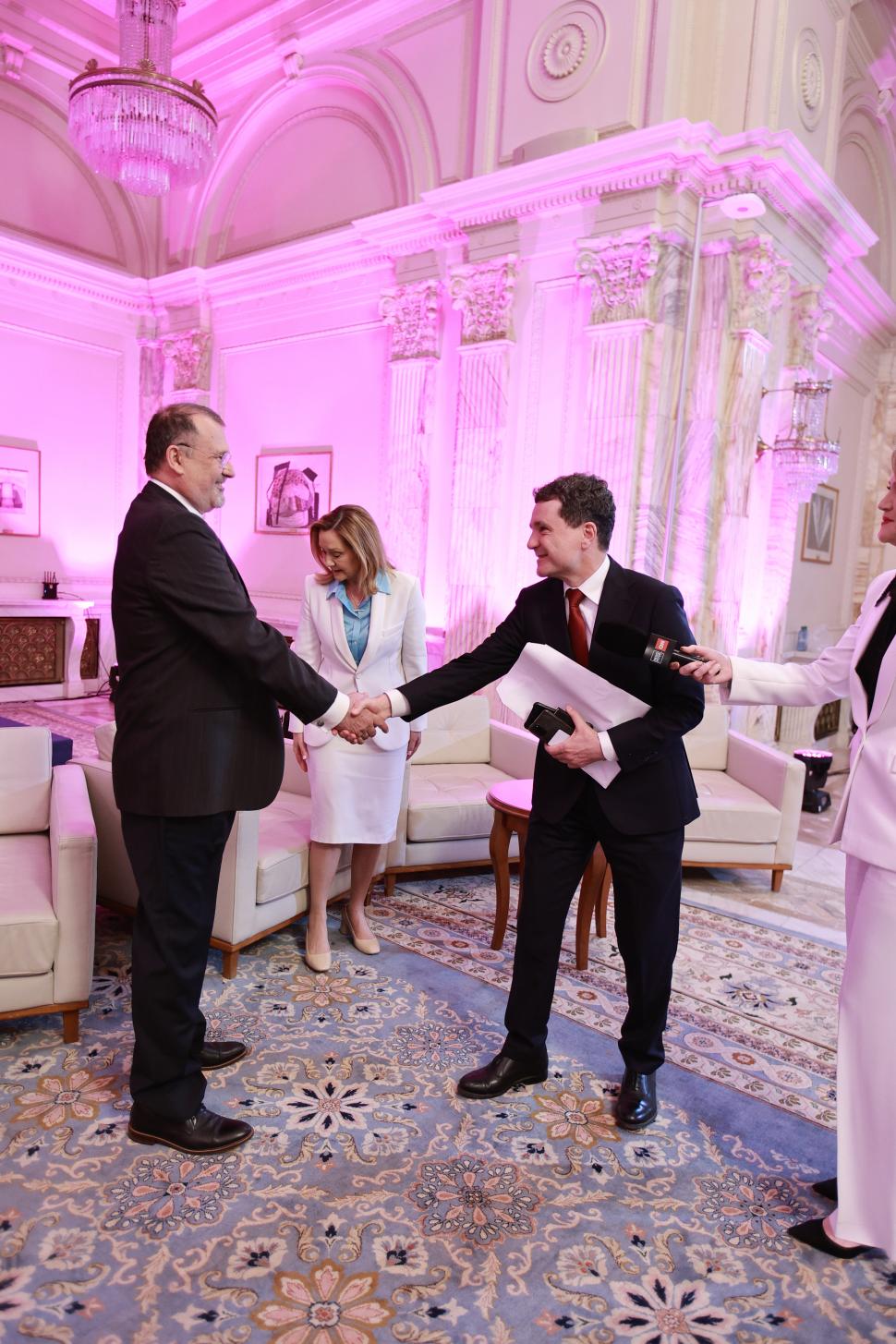 Culisele celei mai importante dezbateri înaintea alegerilor prezidențiale. Ce nu s-a văzut la televizor 969105