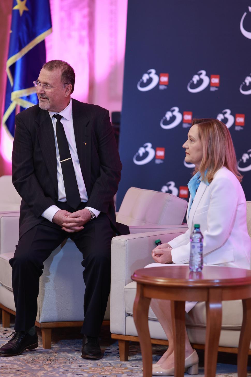 Culisele celei mai importante dezbateri înaintea alegerilor prezidențiale. Ce nu s-a văzut la televizor 969113