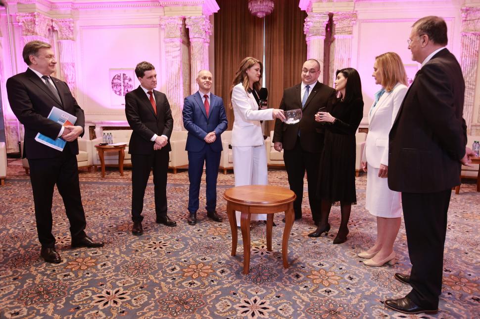 Culisele celei mai importante dezbateri înaintea alegerilor prezidențiale. Ce nu s-a văzut la televizor 969127