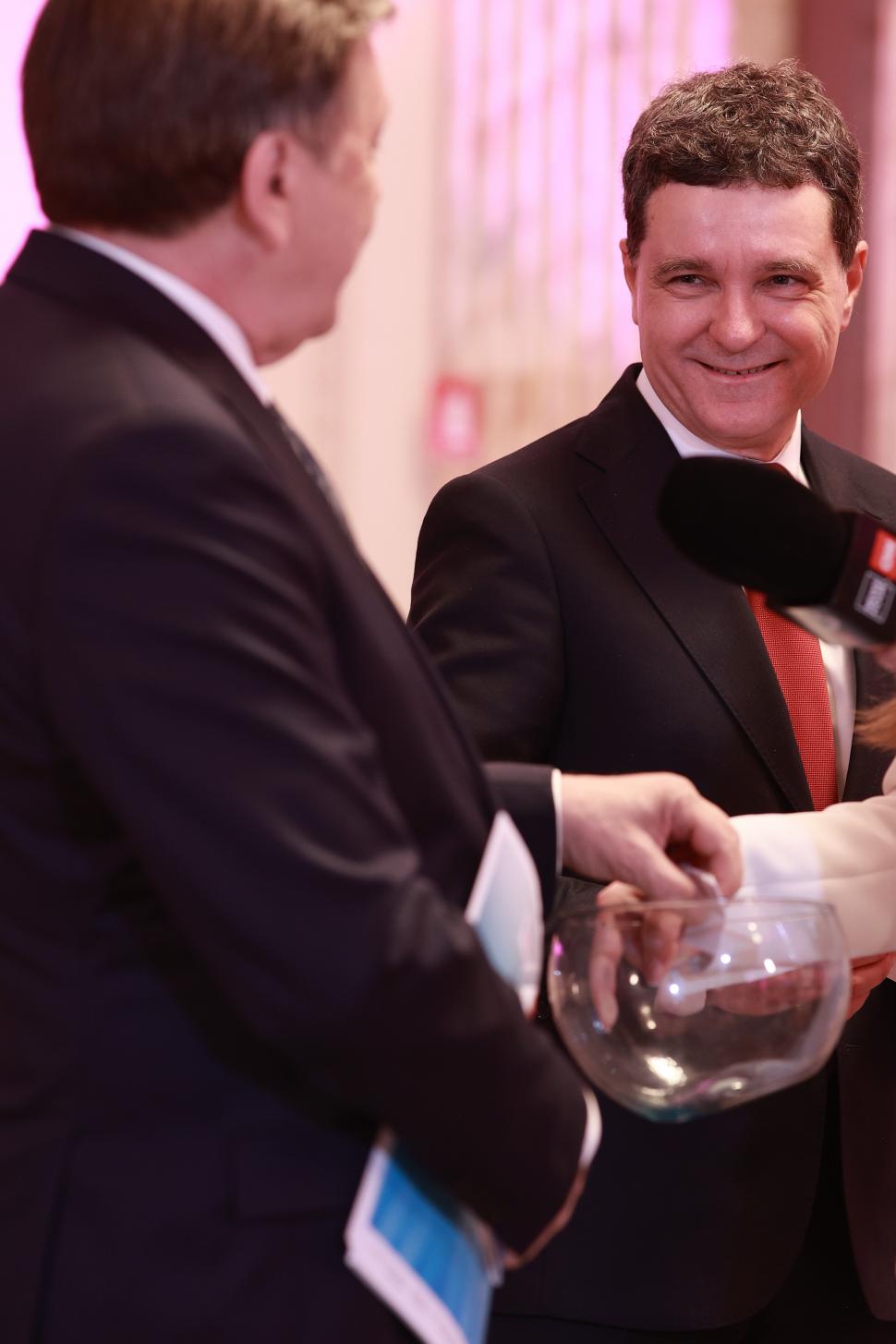 Culisele celei mai importante dezbateri înaintea alegerilor prezidențiale. Ce nu s-a văzut la televizor 969132