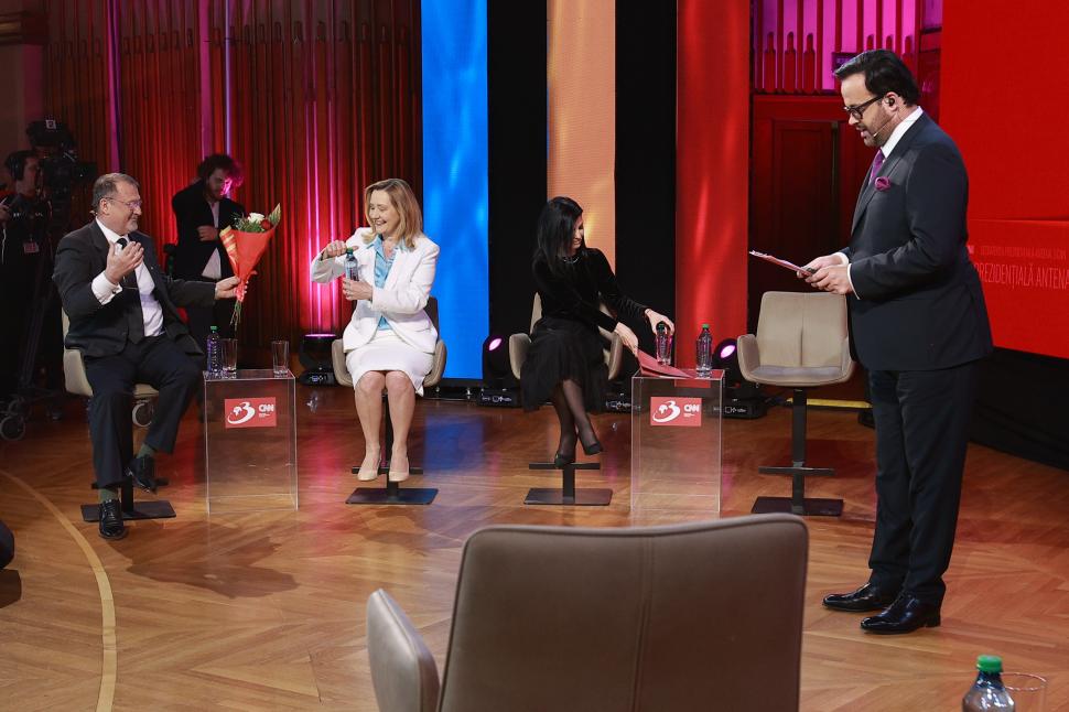 Culisele celei mai importante dezbateri înaintea alegerilor prezidențiale. Ce nu s-a văzut la televizor 969158