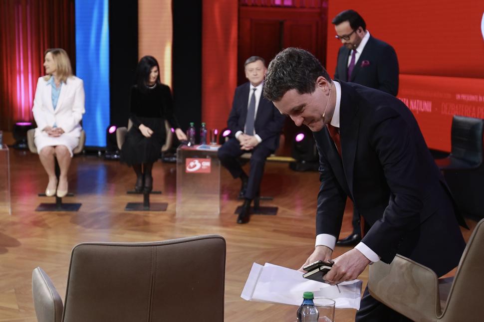 Culisele celei mai importante dezbateri înaintea alegerilor prezidențiale. Ce nu s-a văzut la televizor 969165