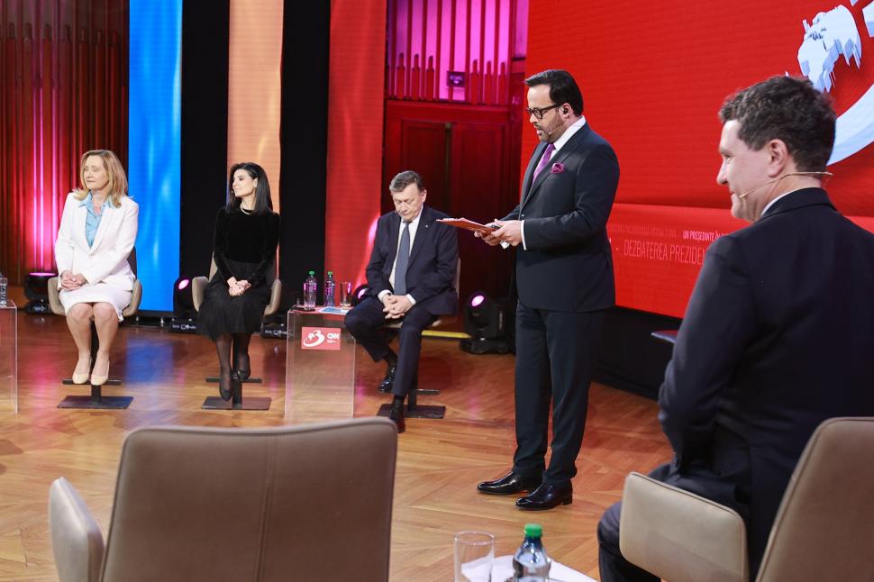 Culisele celei mai importante dezbateri înaintea alegerilor prezidențiale. Ce nu s-a văzut la televizor 969167