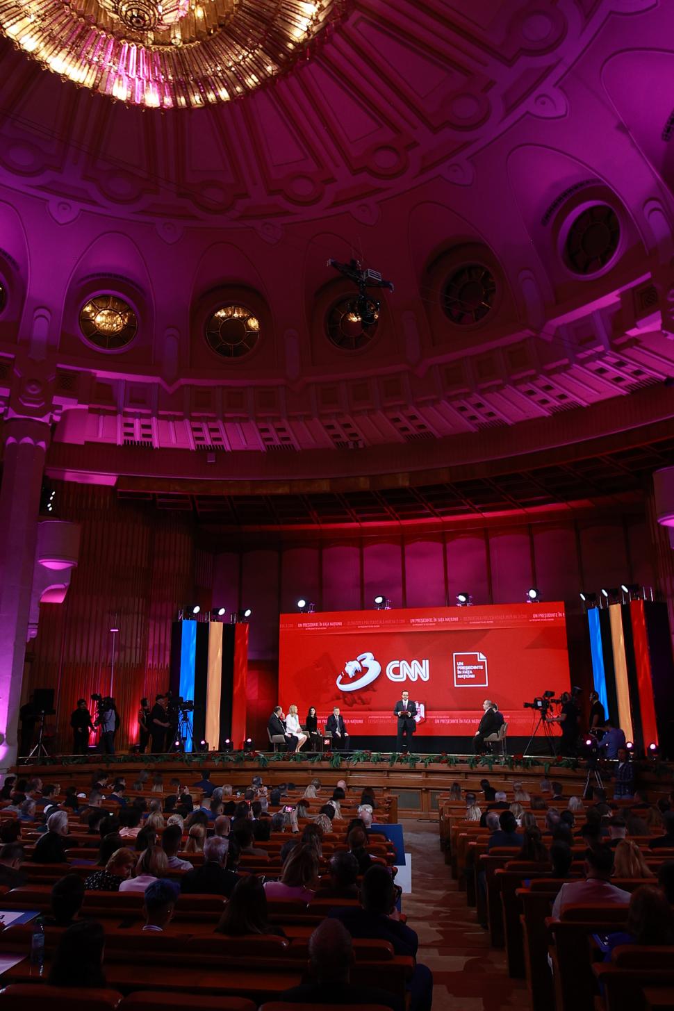 Culisele celei mai importante dezbateri înaintea alegerilor prezidențiale. Ce nu s-a văzut la televizor 969173