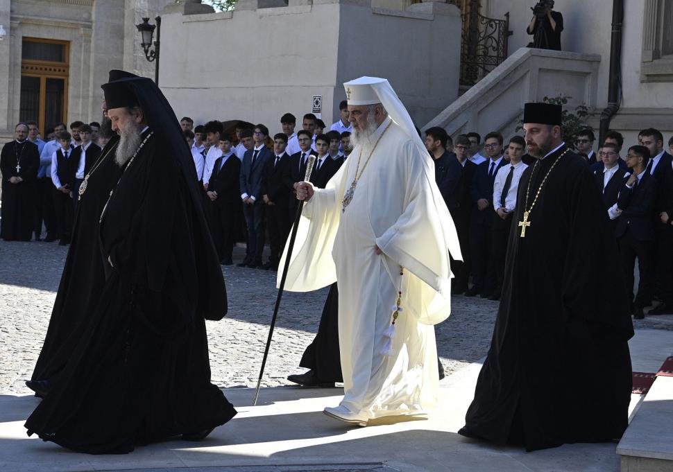 Sfintele Moaște ale Împărătesei Elena au ajuns în România. La ce mănăstire pot merge credincioşii în pelerinaj la racla Sfintei 968969