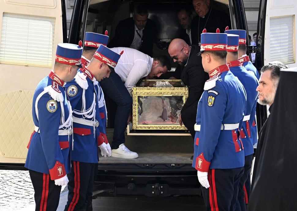 Sfintele Moaște ale Împărătesei Elena au ajuns în România. La ce mănăstire pot merge credincioşii în pelerinaj la racla Sfintei 968970