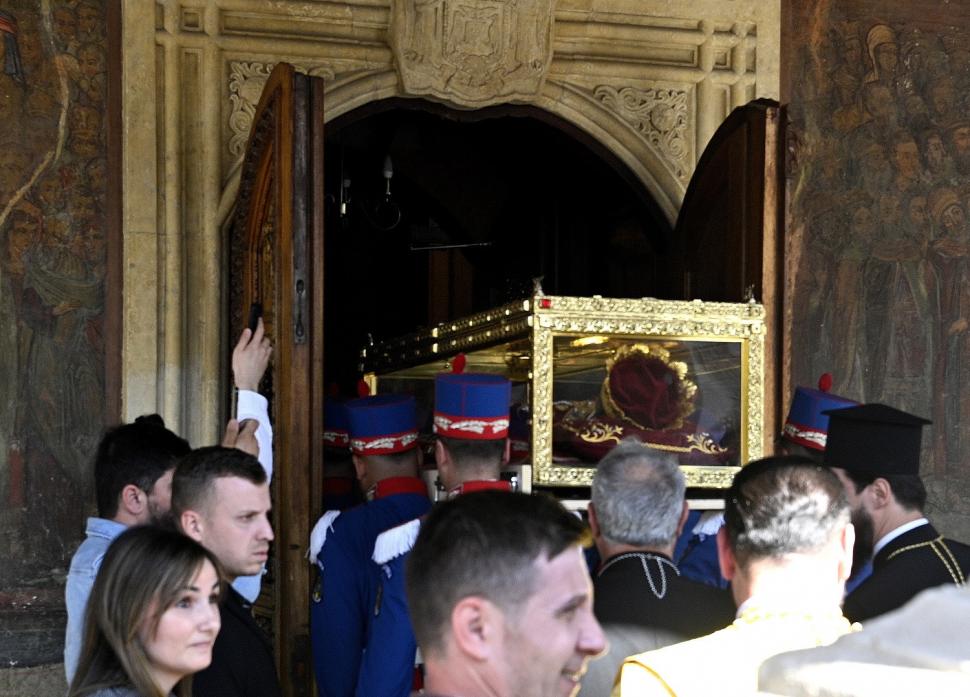 Sfintele Moaște ale Împărătesei Elena au ajuns în România. La ce mănăstire pot merge credincioşii în pelerinaj la racla Sfintei 968971