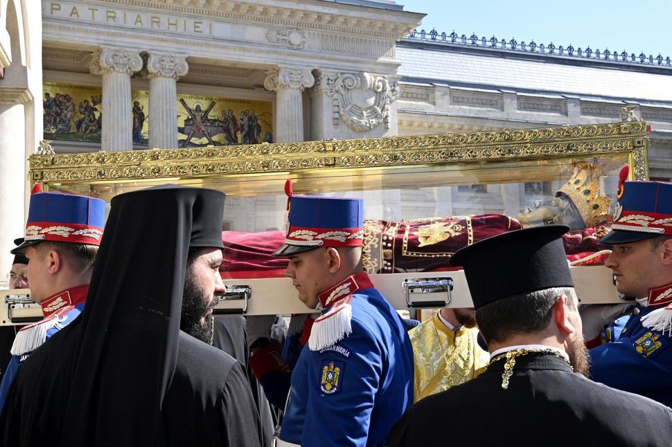 Sfintele Moaște ale Împărătesei Elena au ajuns în România. La ce mănăstire pot merge credincioşii în pelerinaj la racla Sfintei 968972