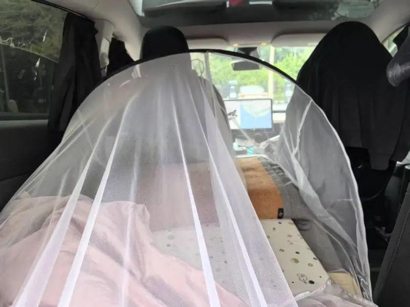 Un IT-ist trăiește în mașină de 4 ani, deși are casă cu patru etaje, iar motivul este complet neașteptat 968887