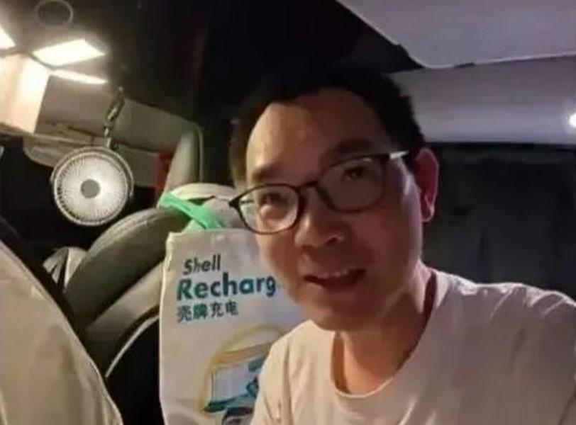 Un IT-ist trăiește în mașină de 4 ani, deși are casă cu patru etaje, iar motivul este complet neașteptat 968889