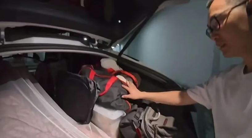 Un IT-ist trăiește în mașină de 4 ani, deși are casă cu patru etaje, iar motivul este complet neașteptat 968890