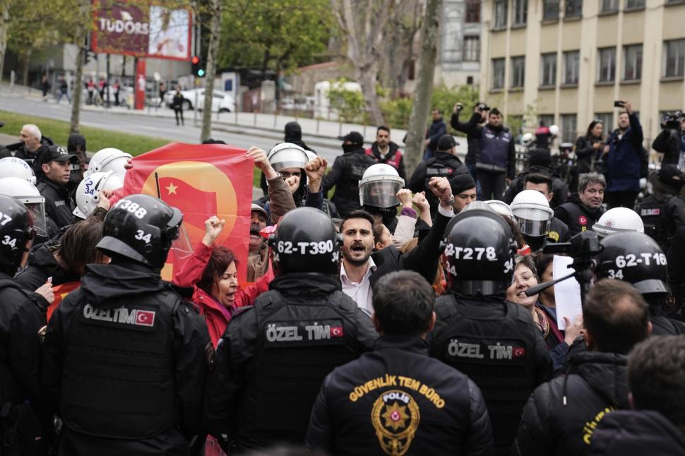 Proteste uriașe în Turcia. Sute de oameni, arestați la Istanbul și Ankara. Manifestații de 1 mai și în Europa, Asia și SUA 969328
