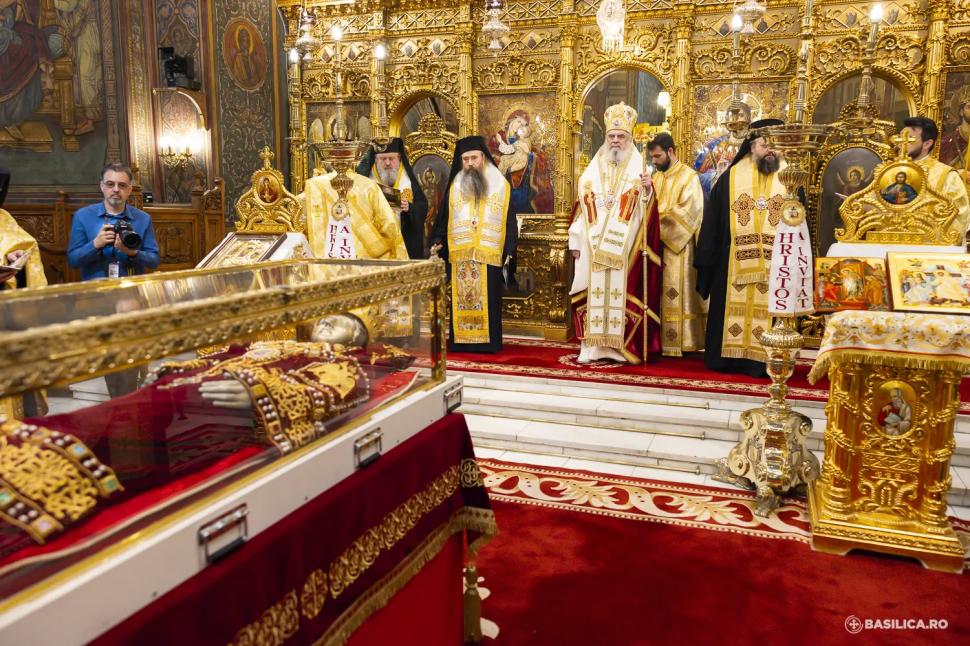 Moaștele Sfintei Împărătese Elena au fost depuse la Mănăstirea Pantocrator. Până când pot merge credincioşii în pelerinaj  969548